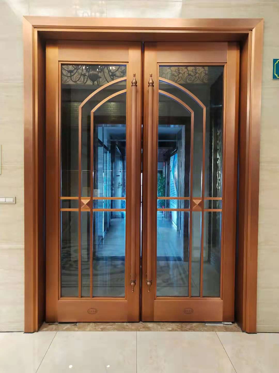 玻璃銅門實物圖片及玻璃銅門保養(yǎng)方法「權(quán)威發(fā)布」